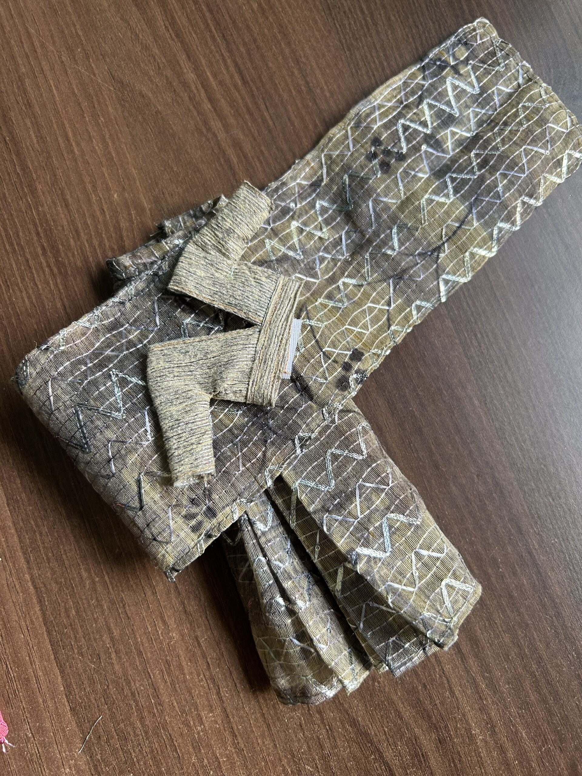 A set of 4 pretty Indian sarees for Barbie doll with jewellery - Image 5