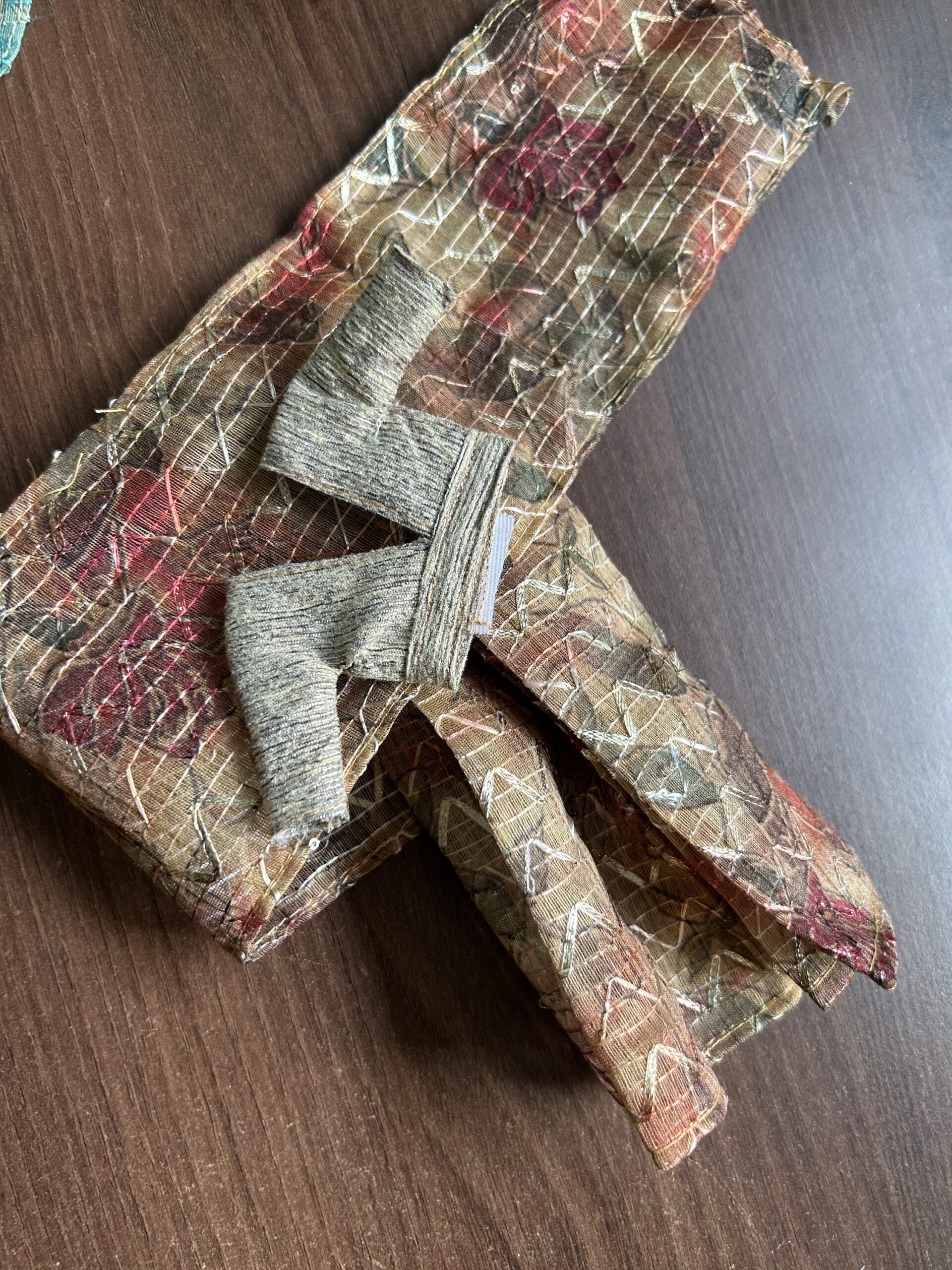 A set of 4 pretty Indian sarees for Barbie doll with jewellery - Image 3