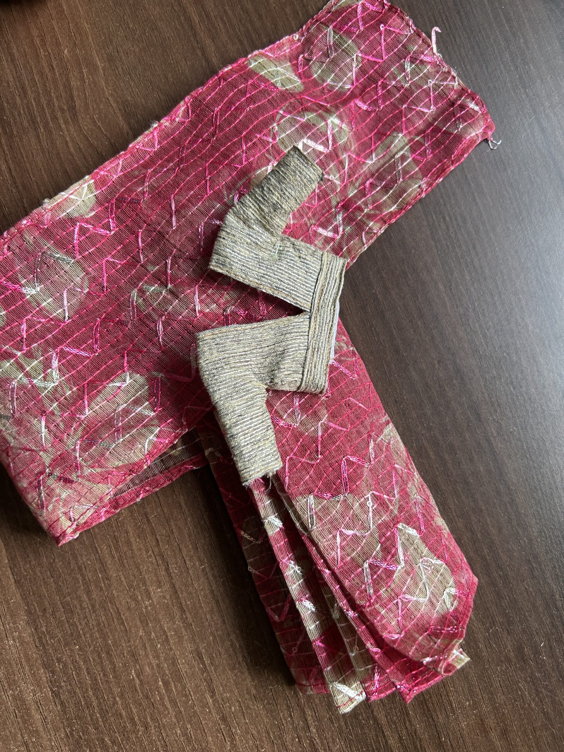A set of 4 pretty Indian sarees for Barbie doll with jewellery - Image 2