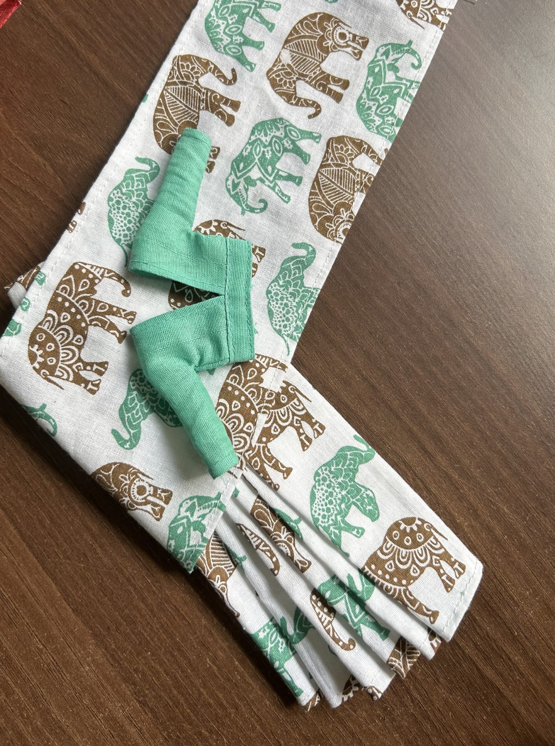 A set of 5 Indian cotton sarees with jewellery for Barbie doll - Image 2