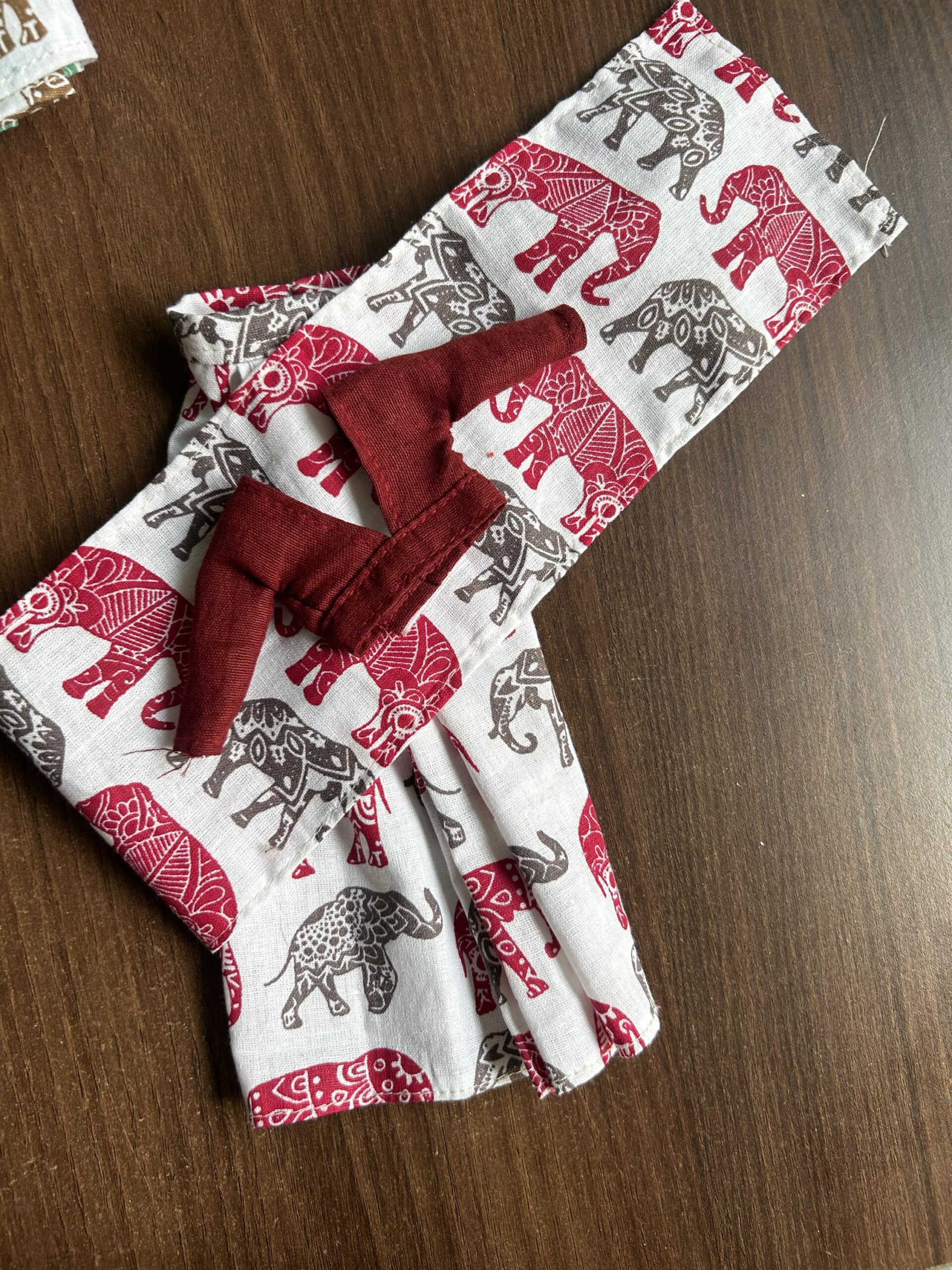 A set of 5 Indian cotton sarees with jewellery for Barbie doll - Image 3