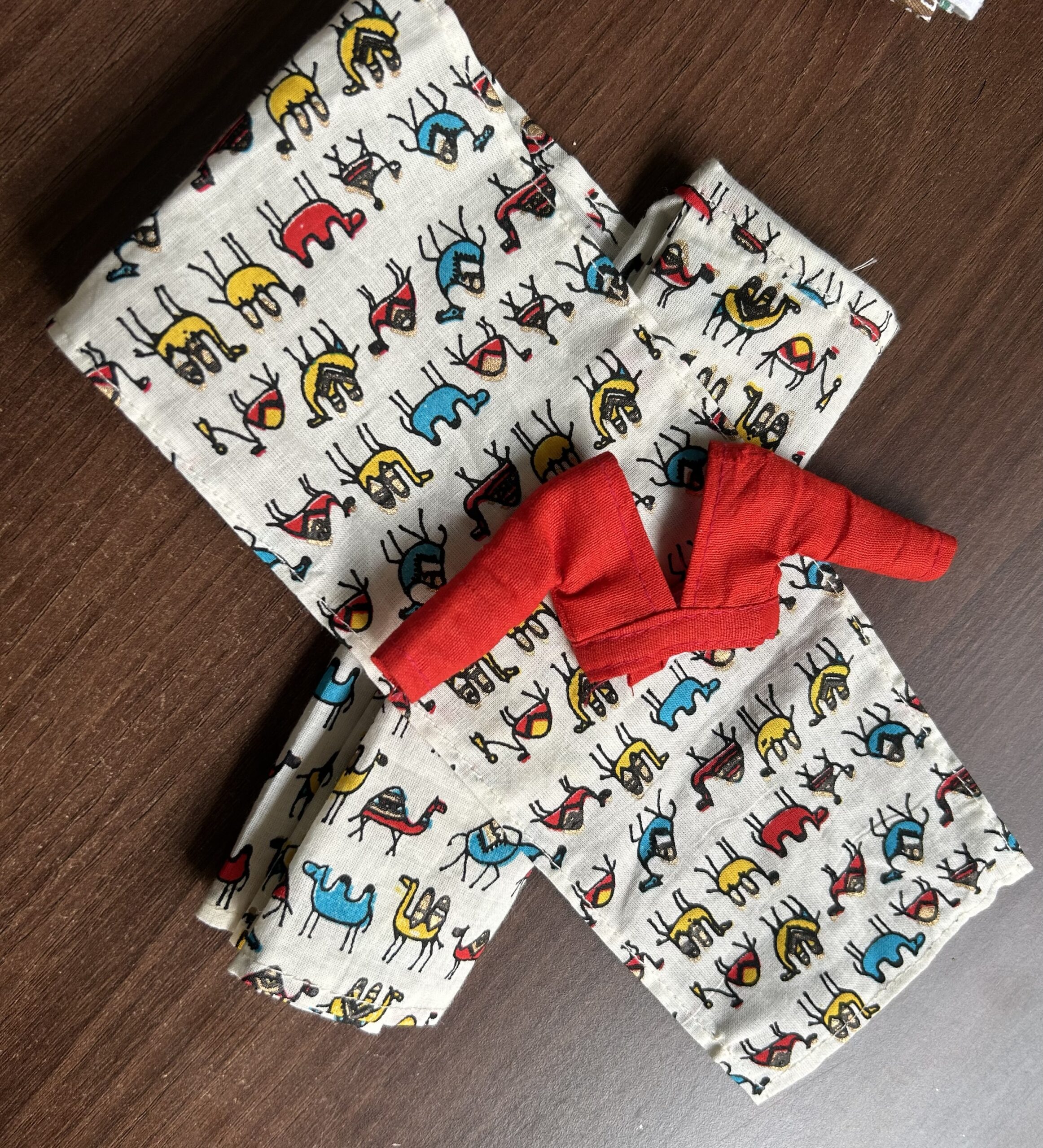 A set of 5 Indian cotton sarees with jewellery for Barbie doll - Image 8