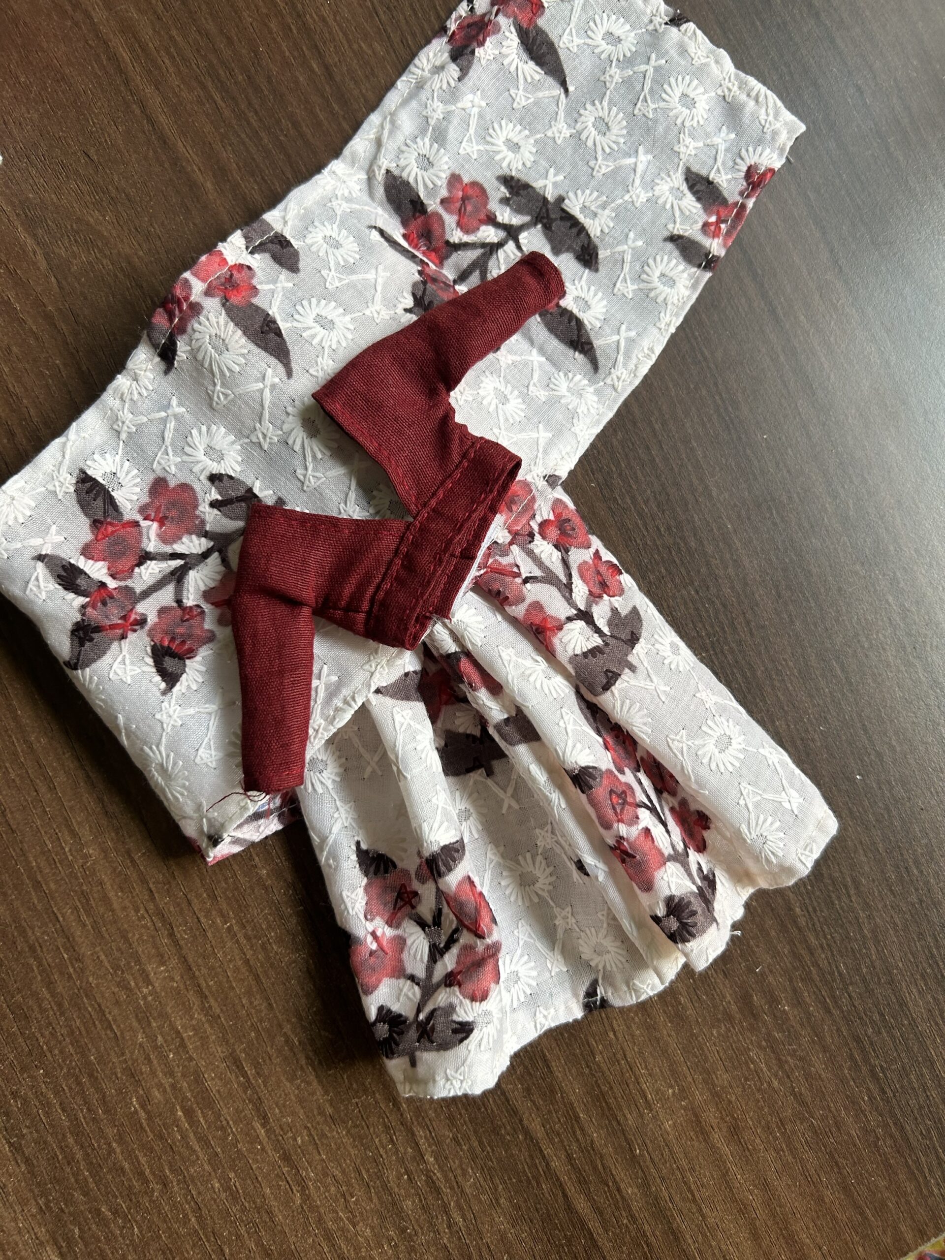 A set of 2 Indian sarees for Barbie doll with accessories - Image 2