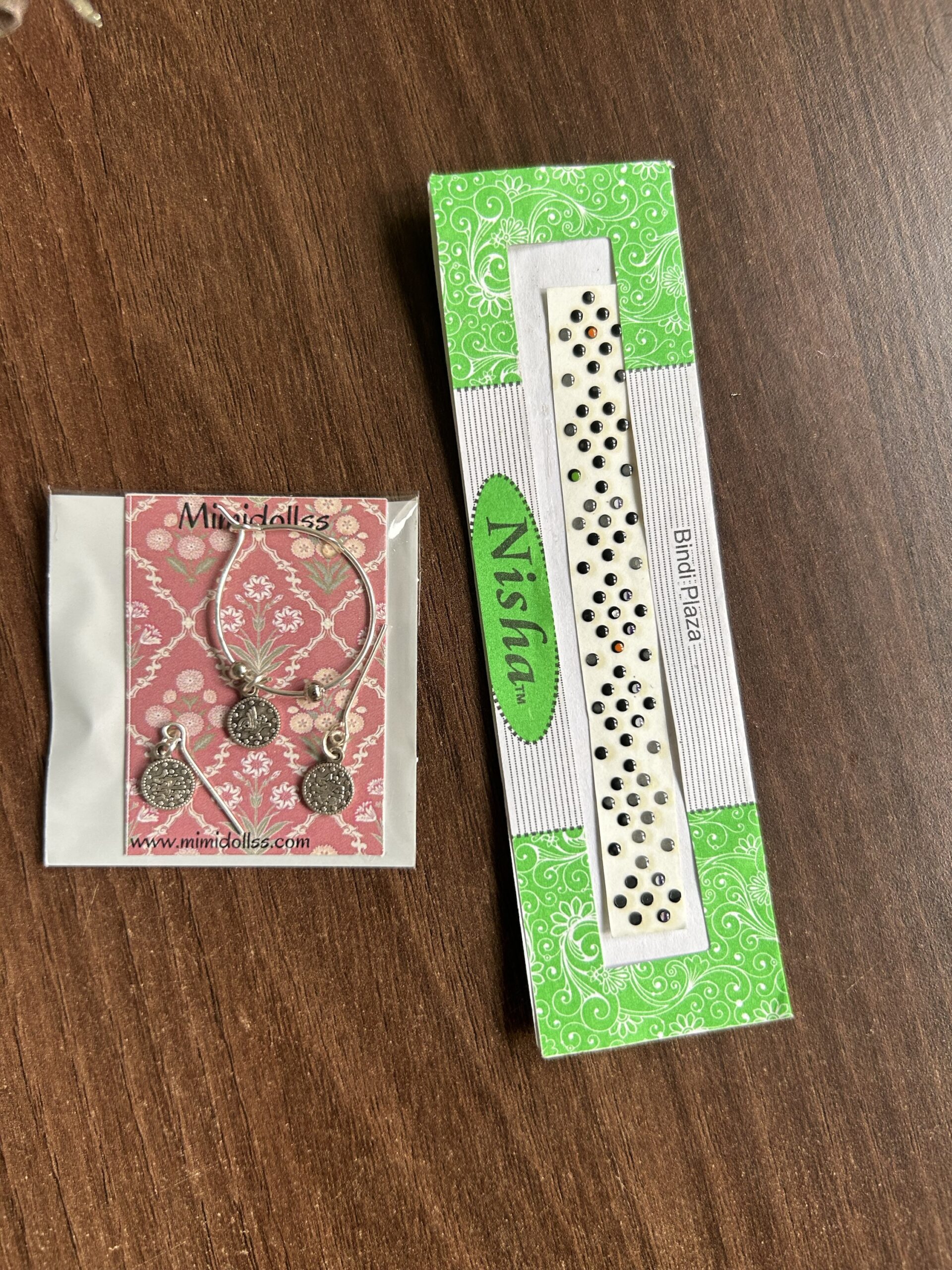 A set of 2 Indian sarees for Barbie doll with accessories - Image 7