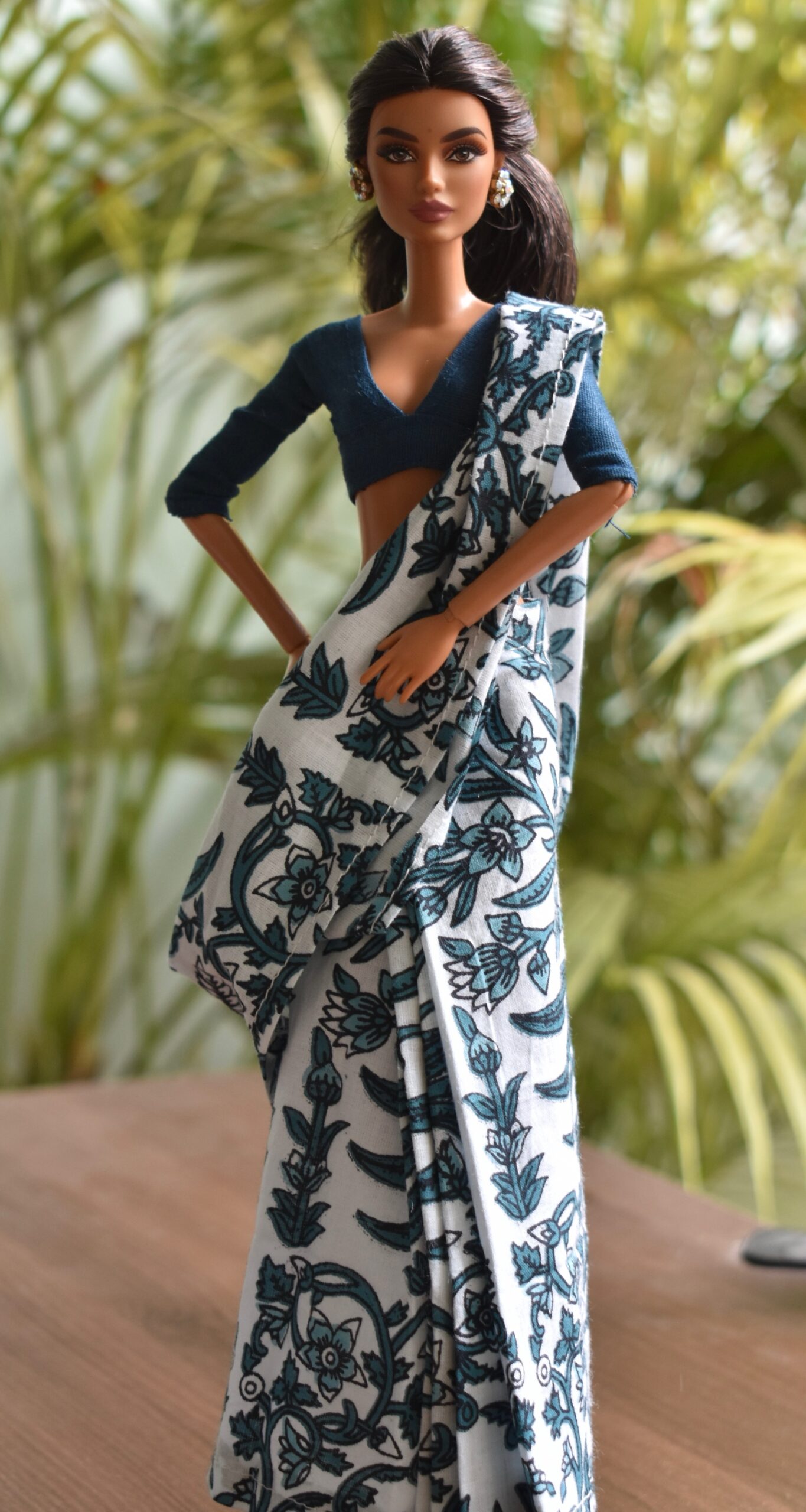 A set of 5 Indian cotton sarees with jewellery for Barbie doll - Image 14