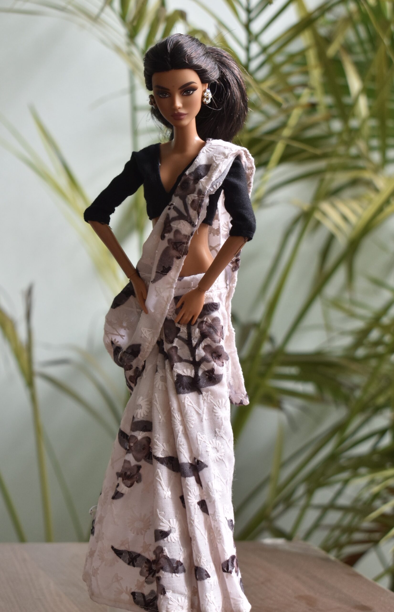 A set of 2 Indian sarees for Barbie doll with accessories - Image 4