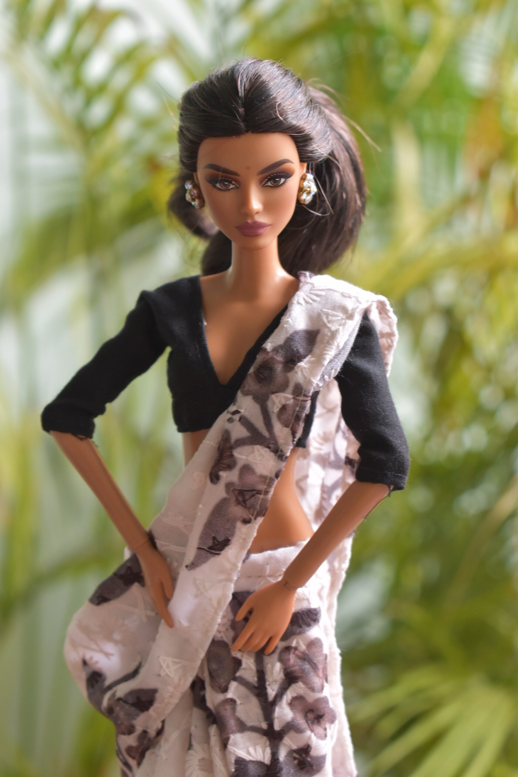 A set of 2 Indian sarees for Barbie doll with accessories - Image 10