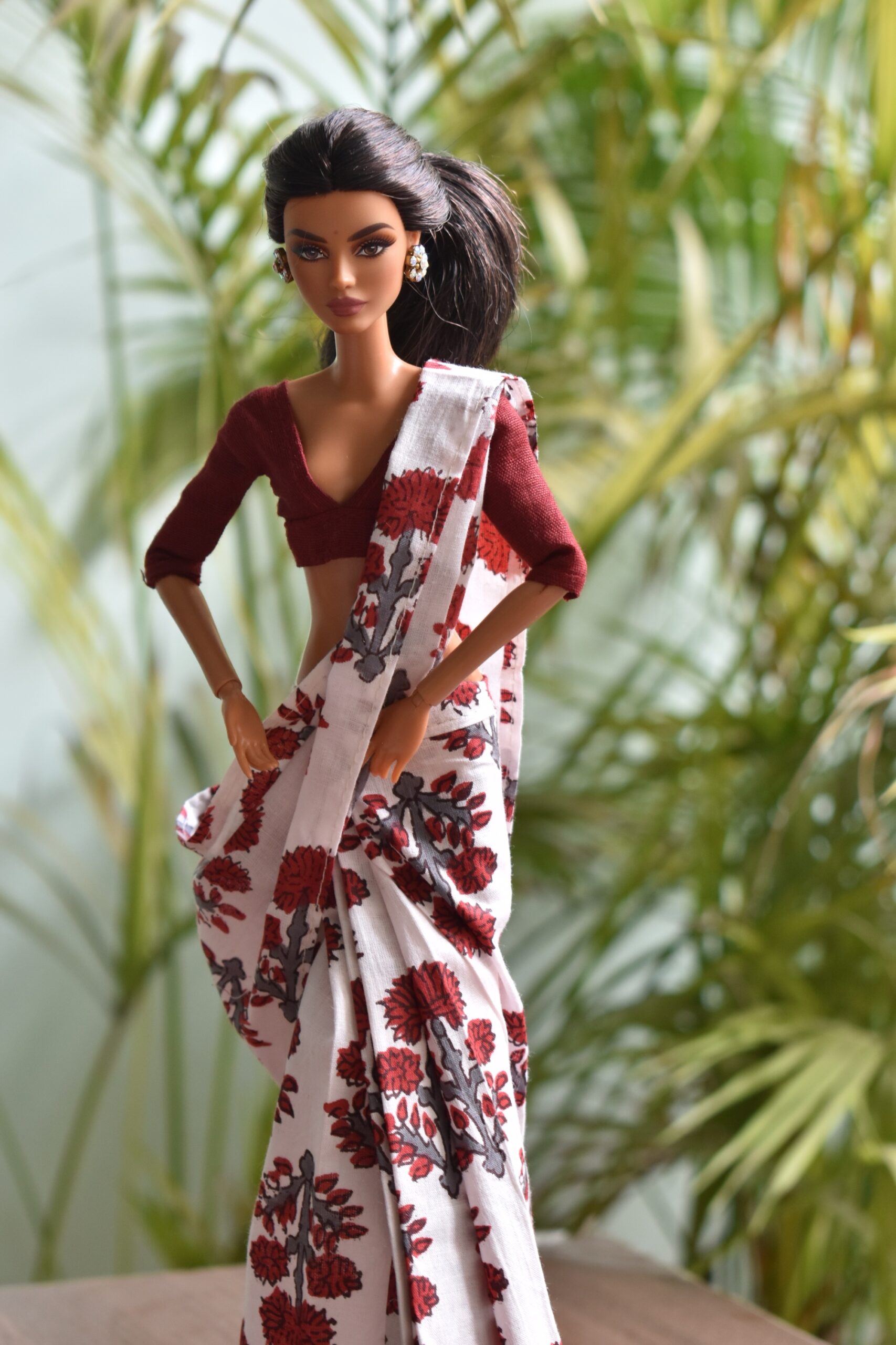 A set of 5 Indian cotton sarees with jewellery for Barbie doll - Image 7