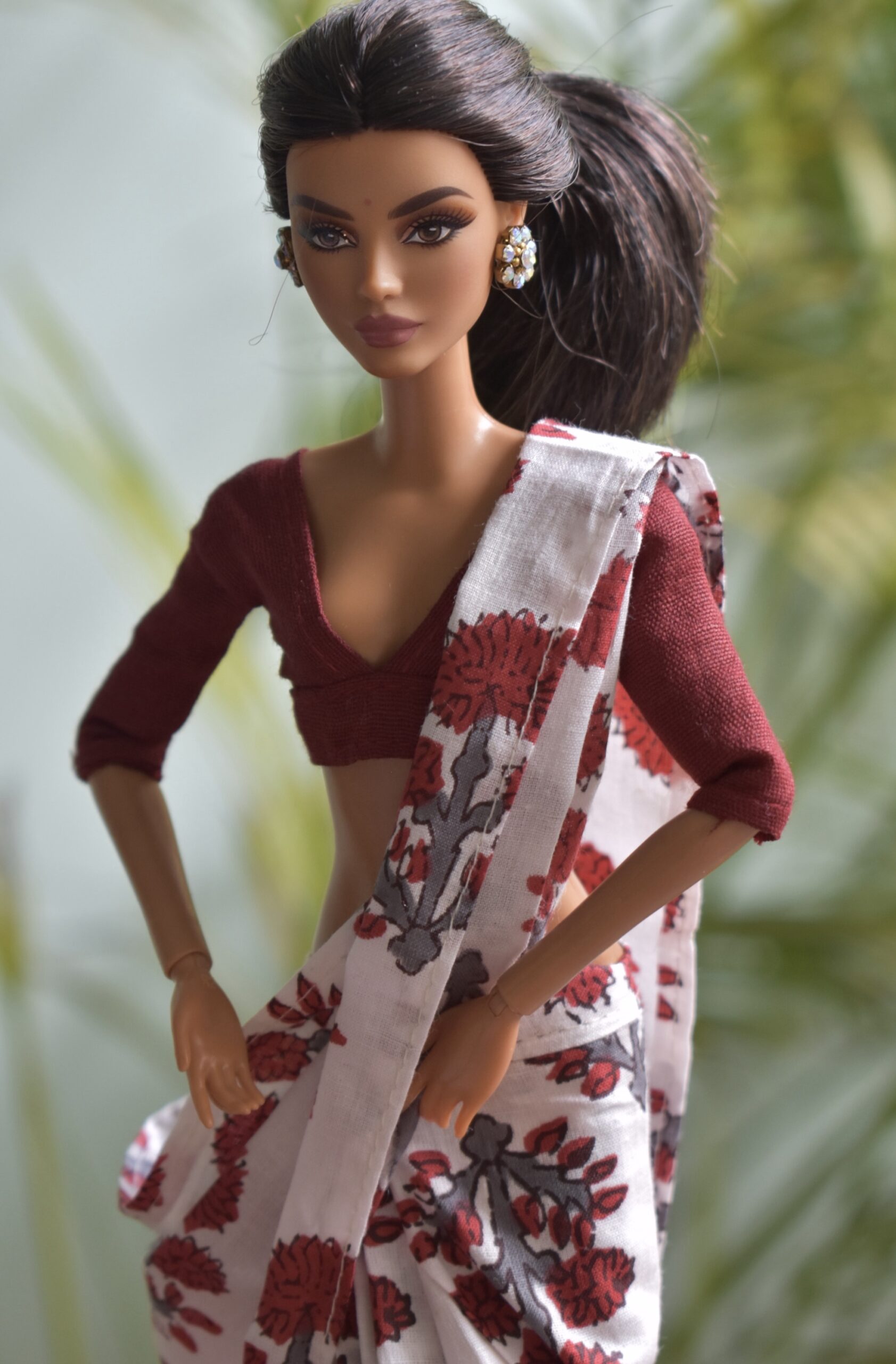 A set of 5 Indian cotton sarees with jewellery for Barbie doll - Image 6