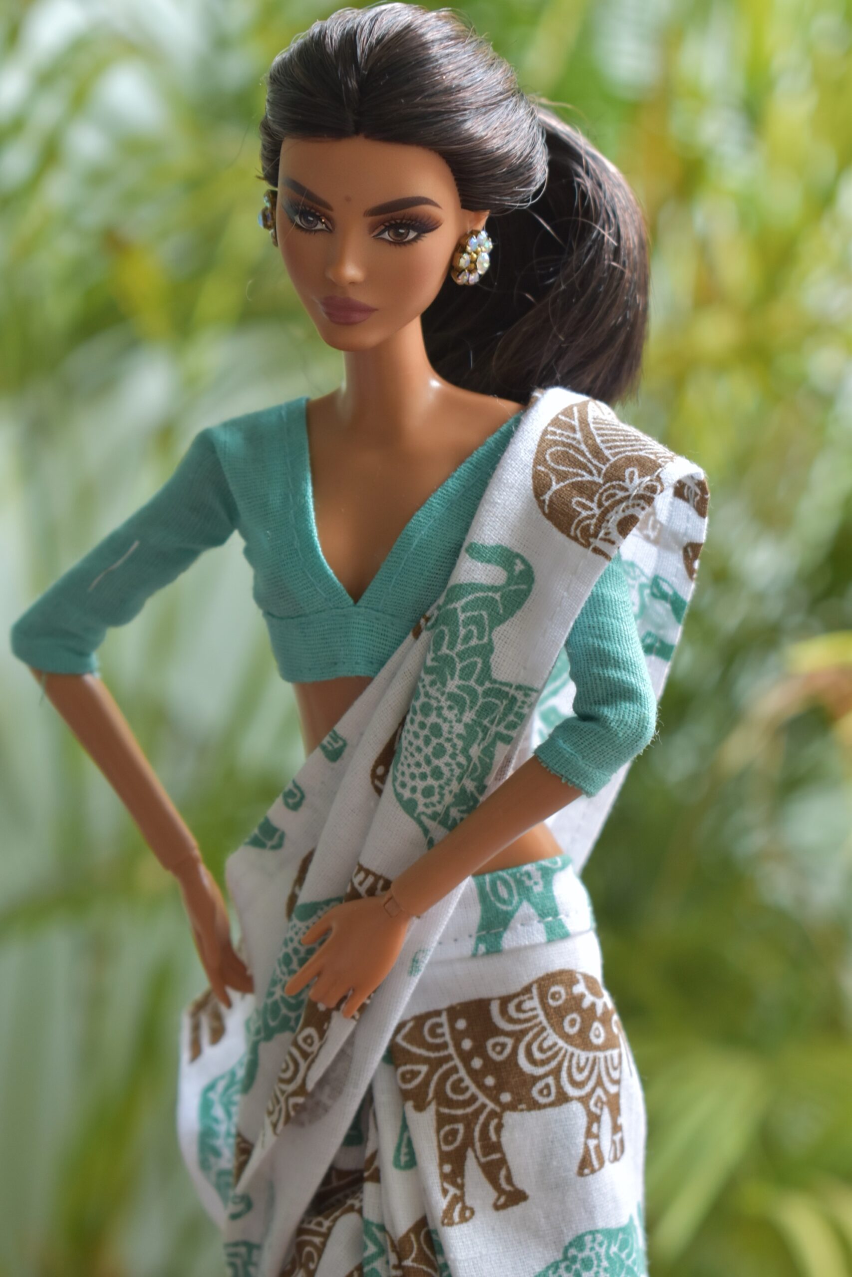 A set of 5 Indian cotton sarees with jewellery for Barbie doll - Image 11