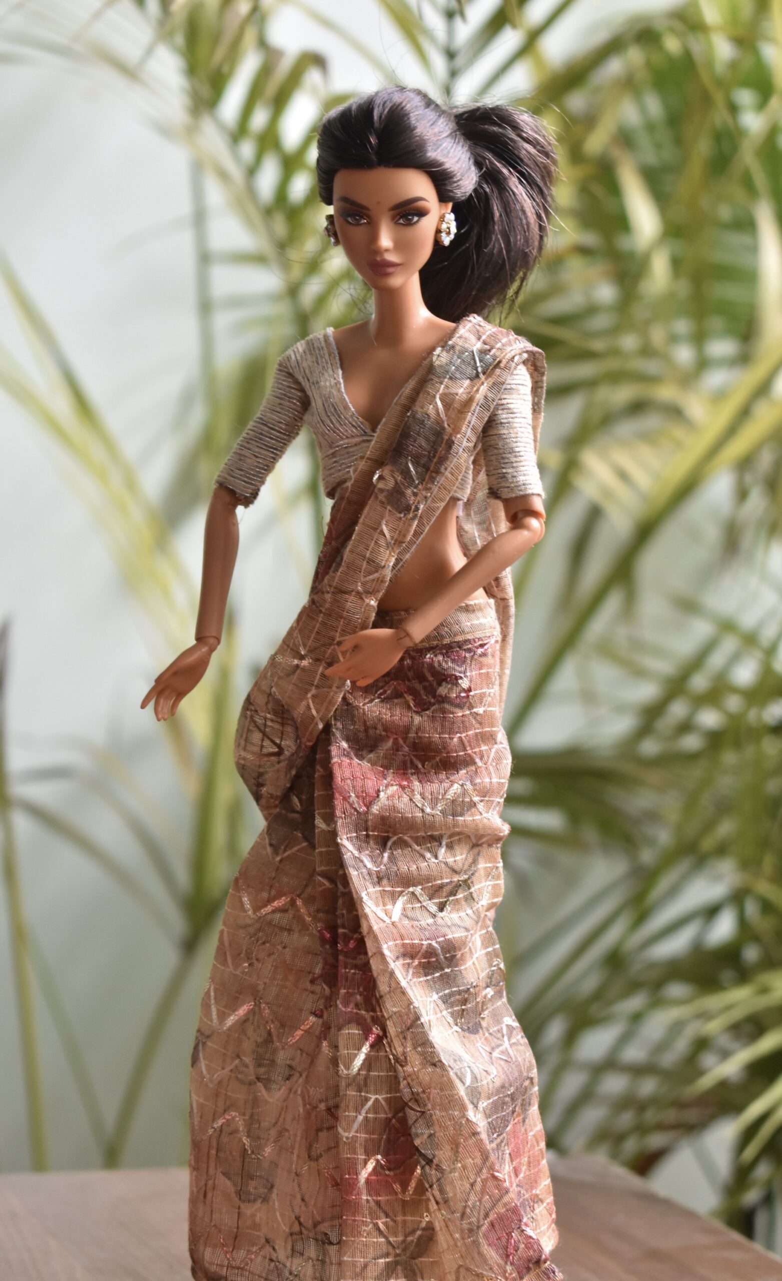 A set of 4 pretty Indian sarees for Barbie doll with jewellery - Image 15